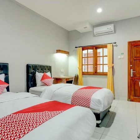 Oyo 90089 Hotel Satria Syariah Denpasar Esterno foto