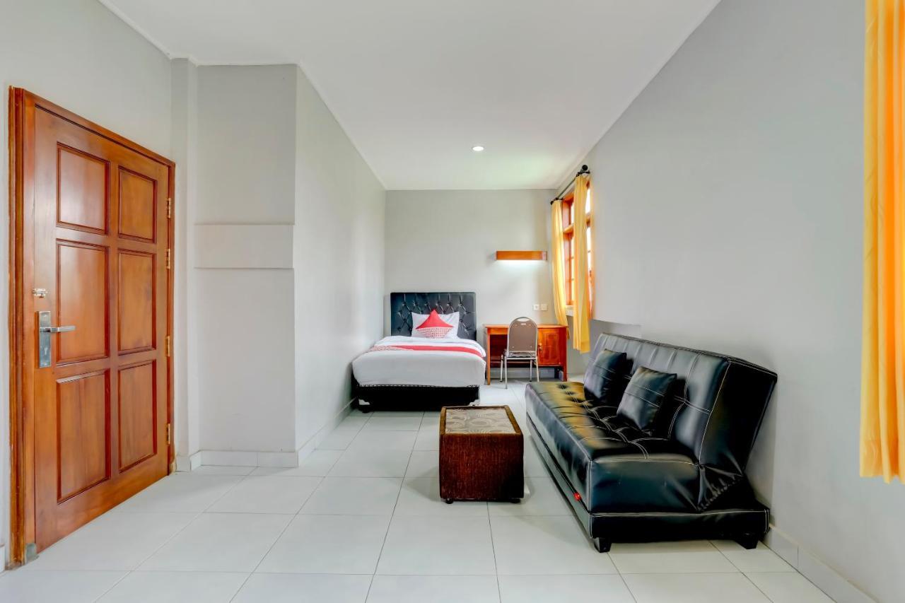 Oyo 90089 Hotel Satria Syariah Denpasar Esterno foto